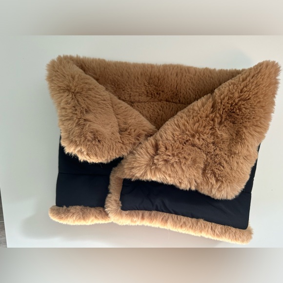 🔥last call! Never worn Faux fur winter scarf/snood - Picture 3 of 4